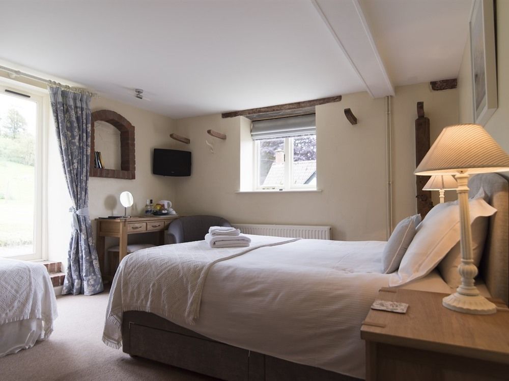 The White Horse Inn Calne Buitenkant foto
